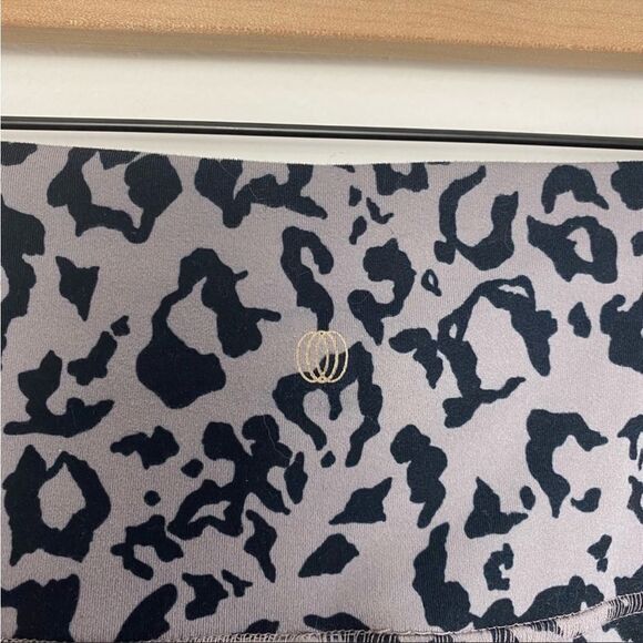 NWT balance collection storm leopard leggings small - Picture 4 of 9